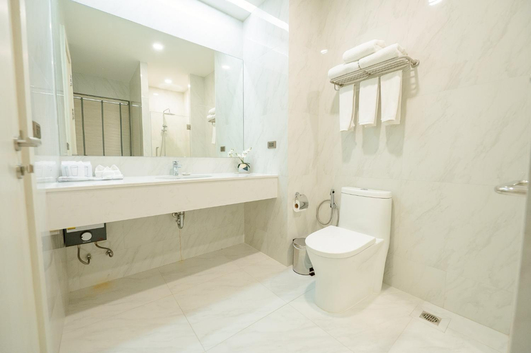 Bathroom 4, THE NAVY HOUSE HOTEL, Sattahip