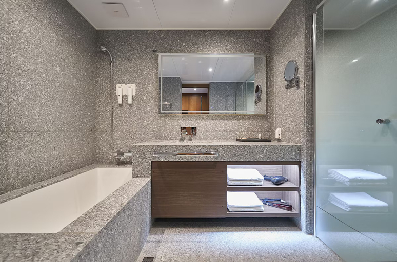 Bathroom 5, JN Park Hotel, Jung