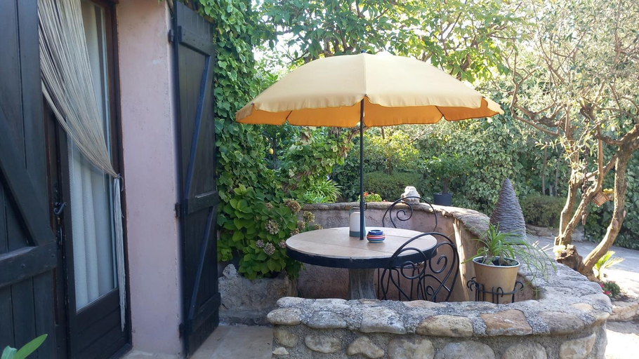 Others 2, La Sapiniere -chambres climatisees, Vaucluse
