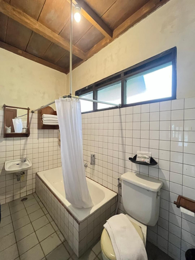 Bathroom 4, Hotel Grand Panorama Lembang, Bandung