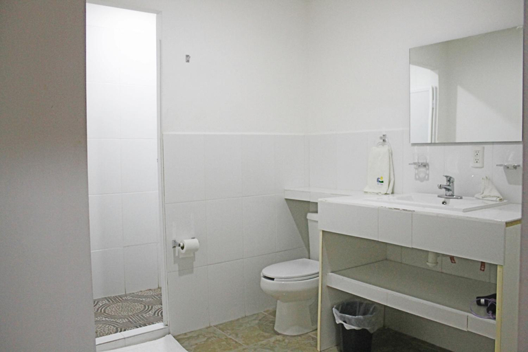 Bathroom 4, BB INN, Compostela
