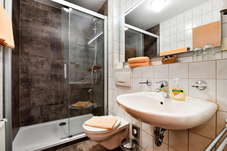 Bathroom 5, Landhotel Jungbrunnen, Vogtlandkreis