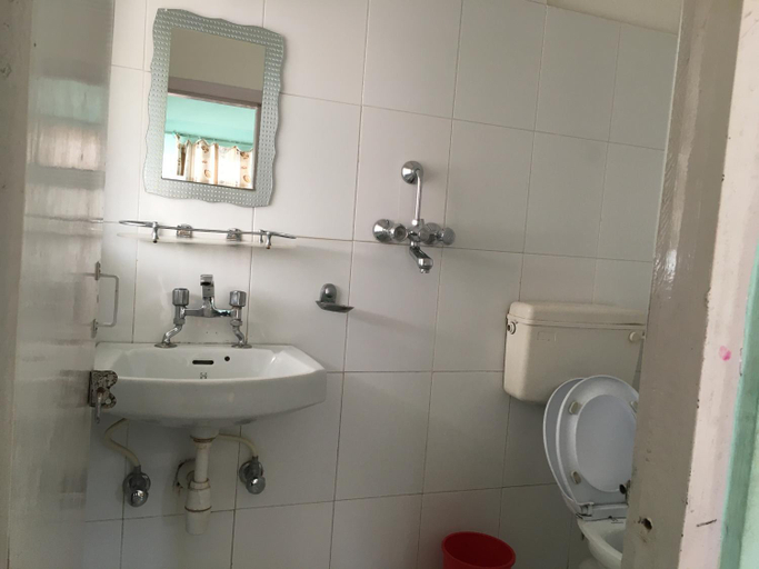 Bathroom, Pushpa Guest House, Gandaki