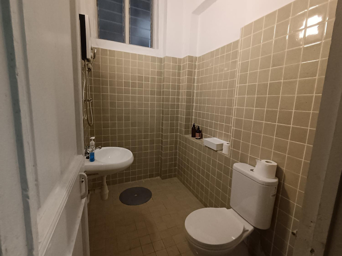 Bathroom 4, The Georgetown Green Gates, Pulau Penang