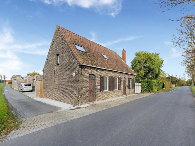 Others 2, Tasteful Holiday Home in Loppem with Hot Tub, West-Vlaanderen