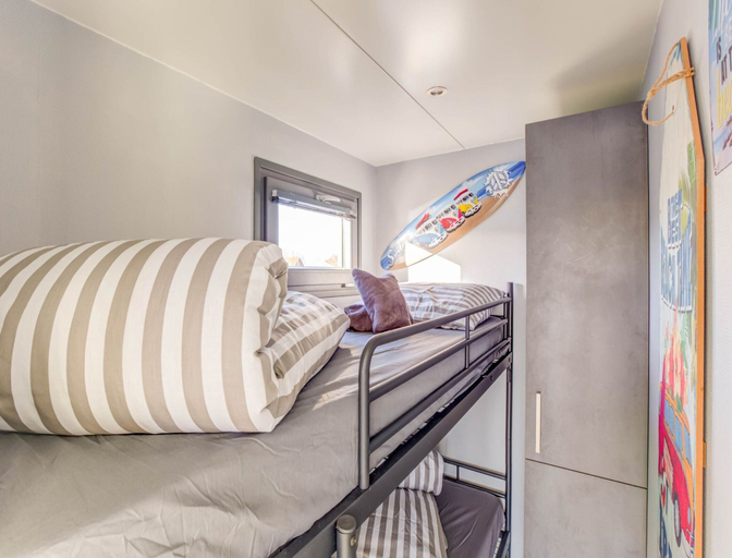 Room 4, Houseboat in Volendam Near Fort Edam, Edam-Volendam