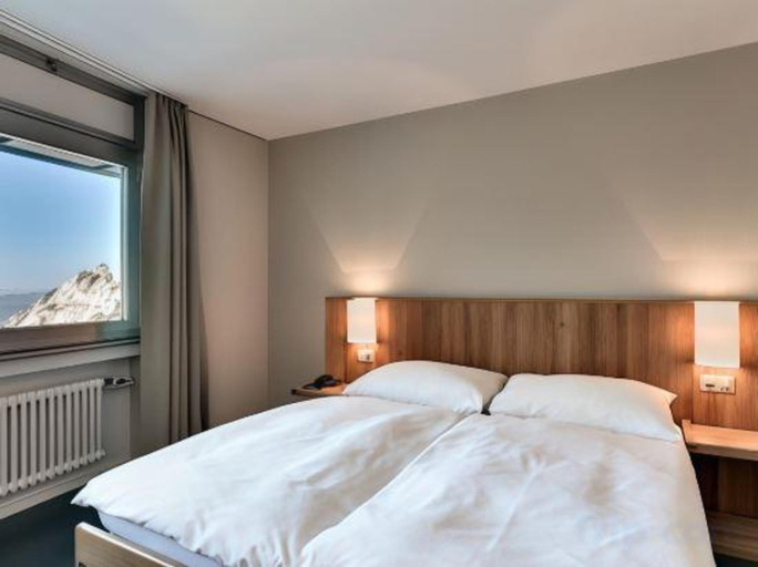 Bedroom 2, Hotel Bellevue Kriens, Obwalden