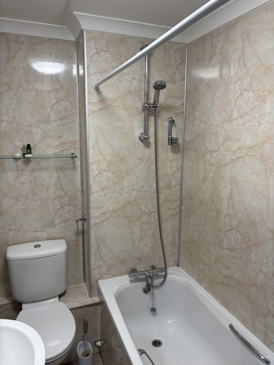 Bathroom, Roadhouse LLanwenarth, Powys