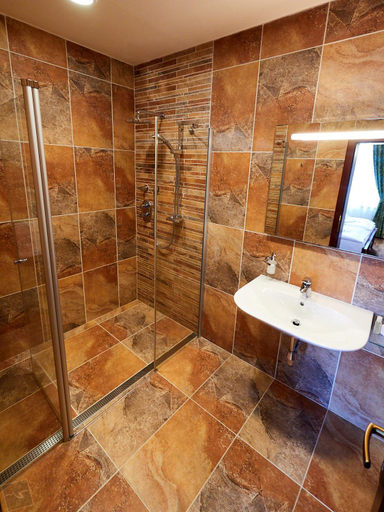 Bathroom 3, Hradna straz Hotel&Apartments s privatnym wellness, Zlaté Moravce