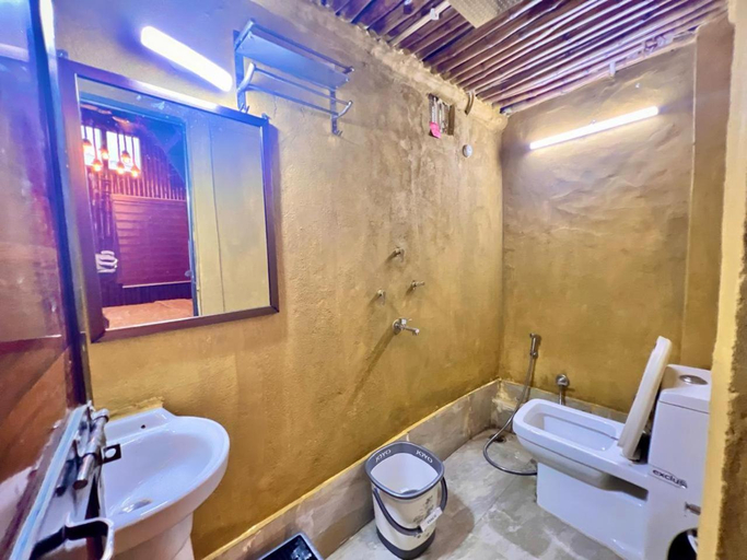 Bathroom 4, La Pahi Palace- Banquet and Resort, Darbhanga
