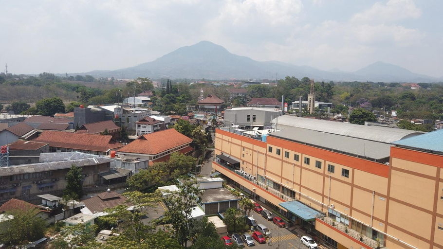 Others 5, Luxurious Studio Pinewood Apartment By Travelio, Sumedang