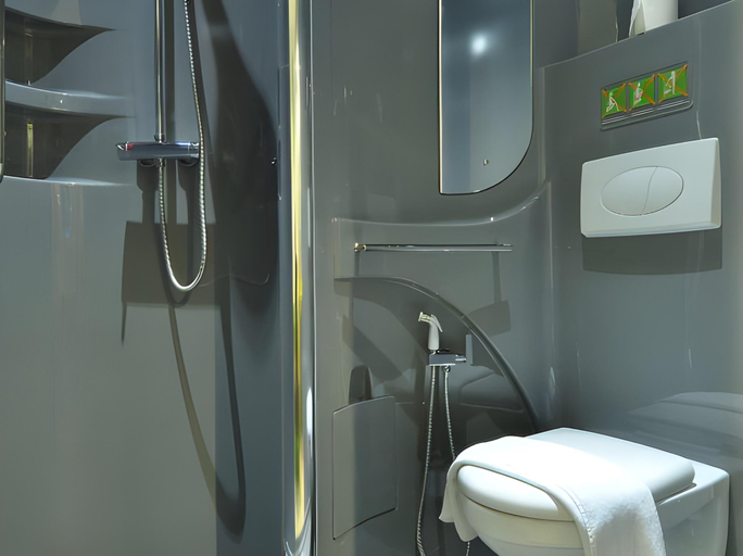 Bathroom 11