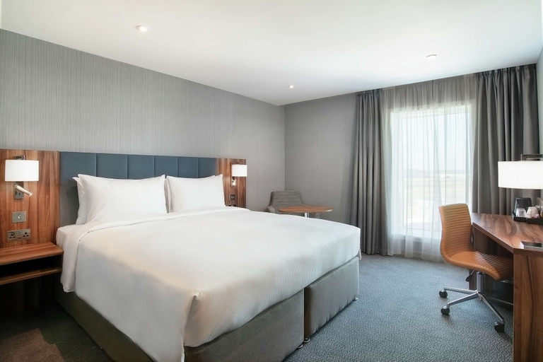 Bedroom 3, Hilton Garden Inn London Heathrow Terminal 2 and 3, London