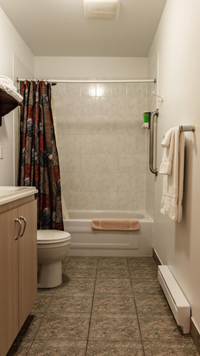 Bathroom, Auberge Akamaraska, Kamouraska