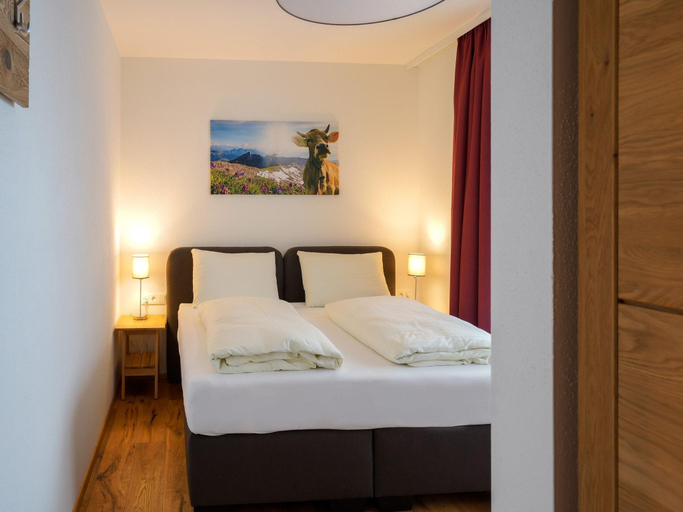 Bedroom 2, Kitzbuhel alpine lodge with private infrared sauna, Zell am See