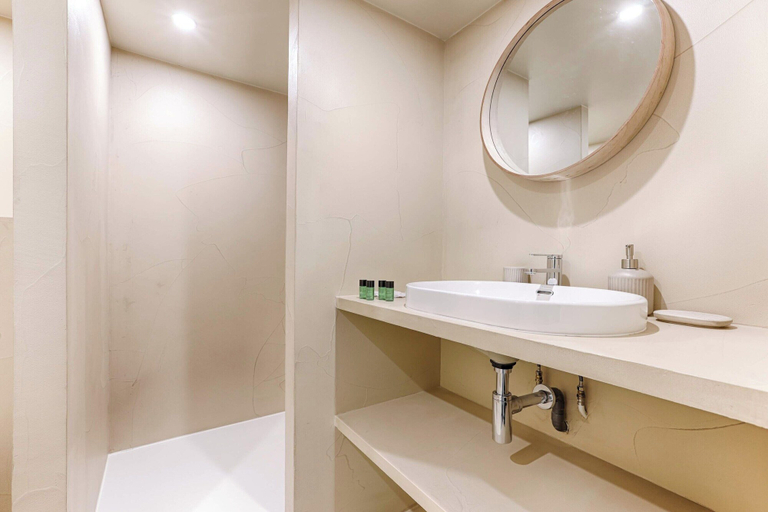 Bathroom 5, Superb Air-conditioned Duplex Bastille Le Marais, Paris