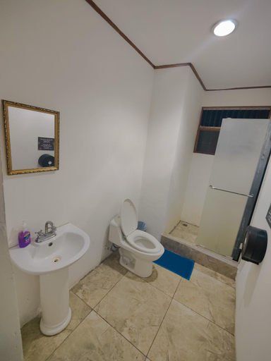 Bathroom 2, Casa Escalante Hostel, San José