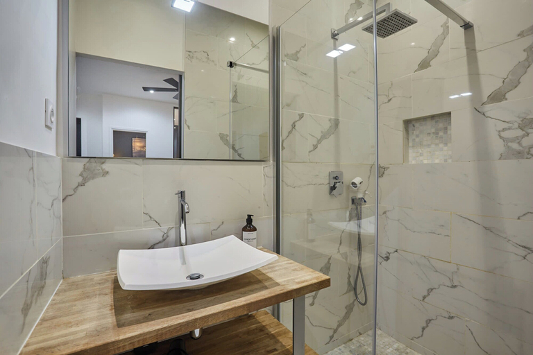 Bathroom 4, Sublime flat in the centre of Paris Montorgueil, Paris