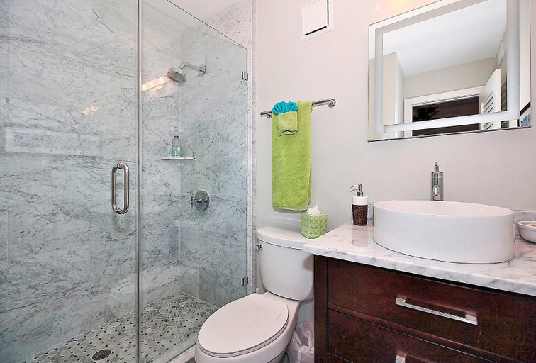 Bathroom 5, Land's End 7-405 Beach Front - Premier, Pinellas