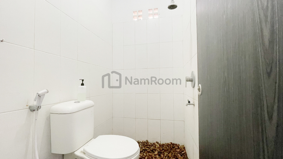 Bathroom 4, NamRoom at Kalimalang, Bekasi