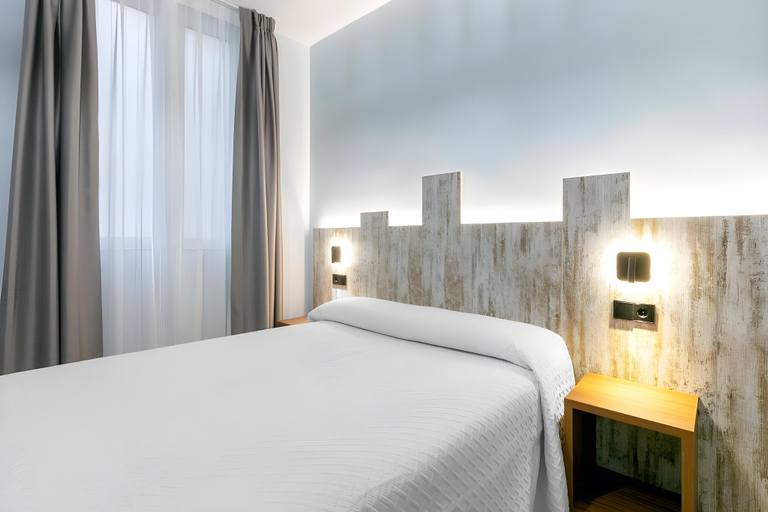 Bedroom 2, Hostal Anton Martin, Madrid