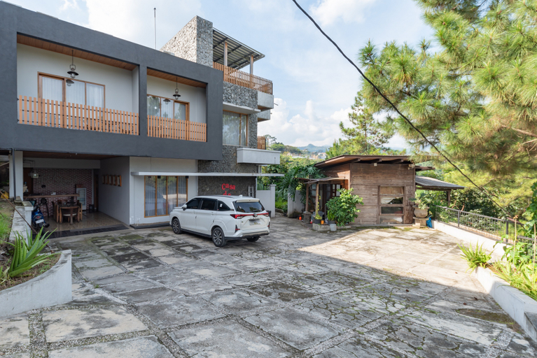 Exterior & Views, Casa de Apple Dago Bandung by RedDoorz, Bandung