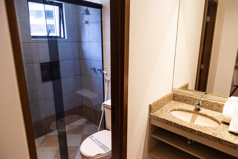 Bathroom 4, Plaza Praia Suites, Fortaleza