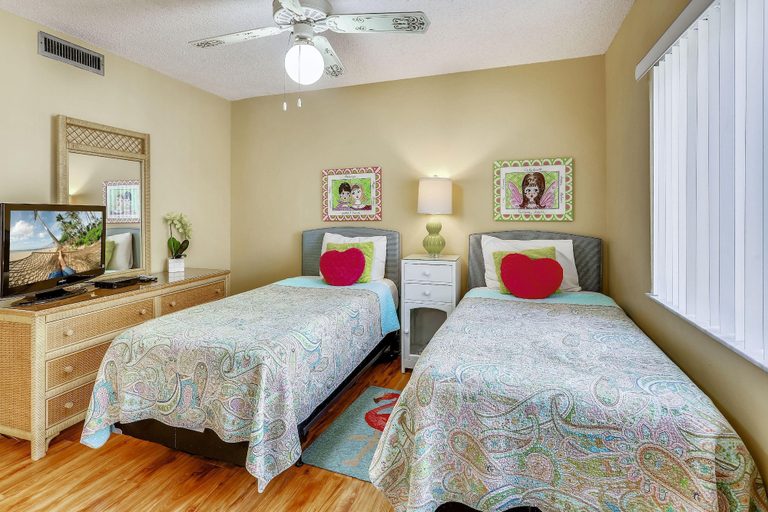 Bedroom 3, Land's End 10-205 Beach Front, Pinellas