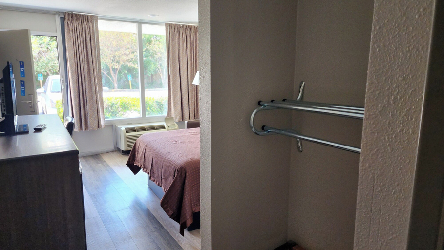 Bedroom 3, Days Inn by Wyndham Seguin TX, Guadalupe