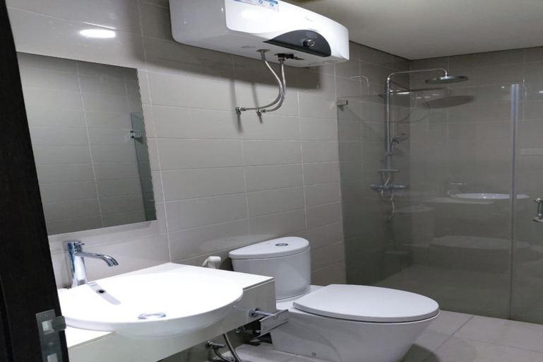 Bathroom, Lush Lakeside - Citra Luxury Apartments, West Jakarta