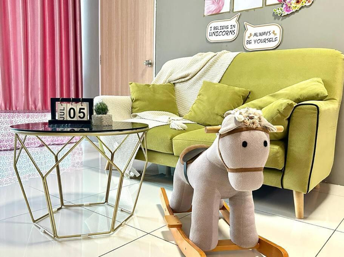 Bedroom 2, Unicorn Fairy Theme 2BR A/port Suite# Straits Intl, Penang Island