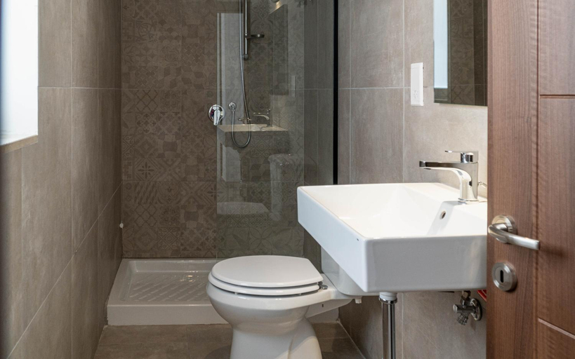 Bathroom 5, The Rose Hostel, St Julian's