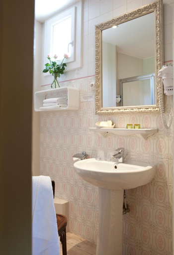 Bathroom 3, Auberge Saint Simond, Savoie