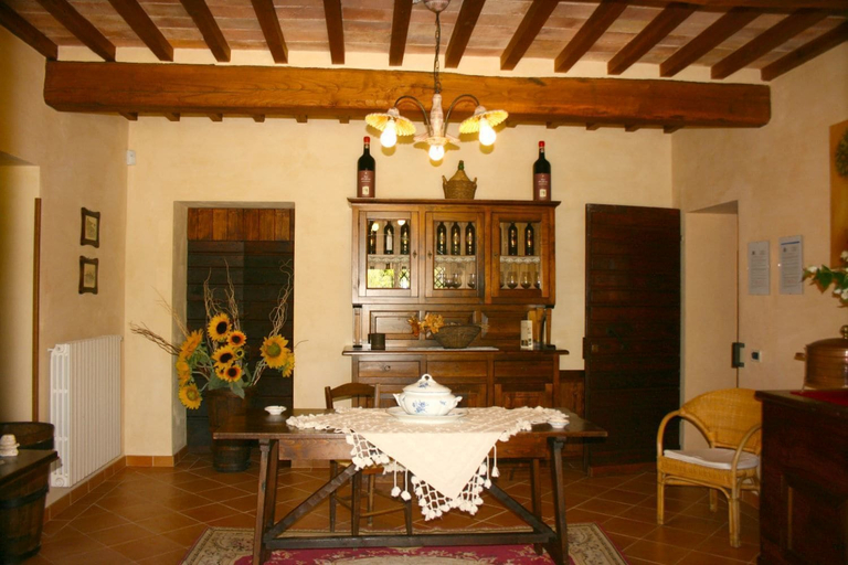 Living area 2, Private Villa with AC, private pool, WIFI, TV, terrace, pets allowed, parking, close to Arezzo, Arezzo