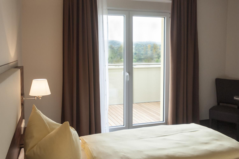 Bedroom 4, Hotel Sonnengarten, Würzburg