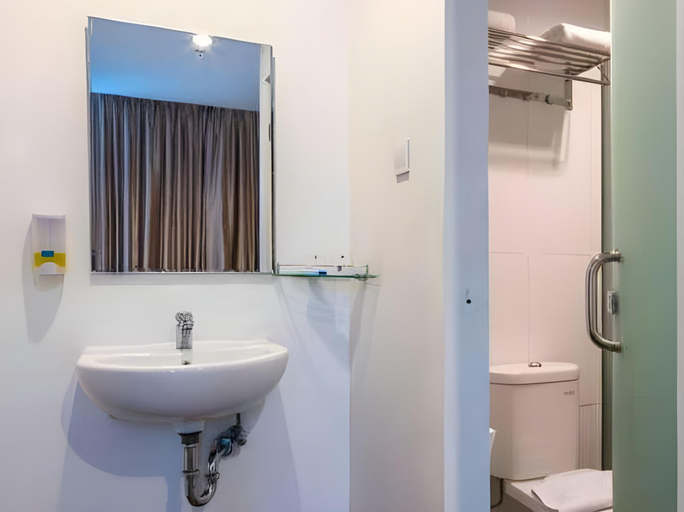 Bathroom 12