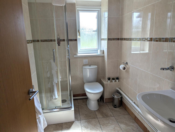 Bathroom 3, The Lodge by Cefn Tilla, Monmouthshire
