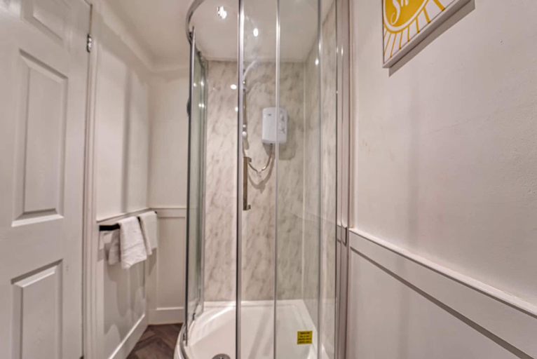 Room 5, Host Stay Hills Apartment, Worcestershire