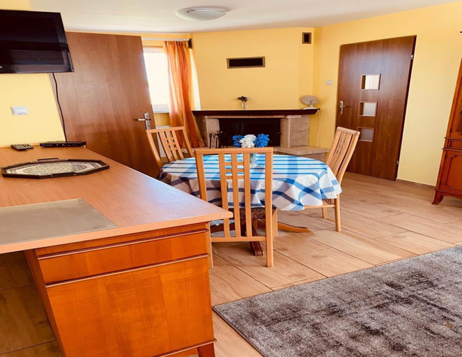 Dining 2, Holiday Home by Szczecin Lagoon and Forest, Police