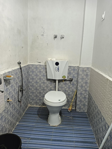 Bathroom, L'Ashrum Cafe & Inn, Kullu