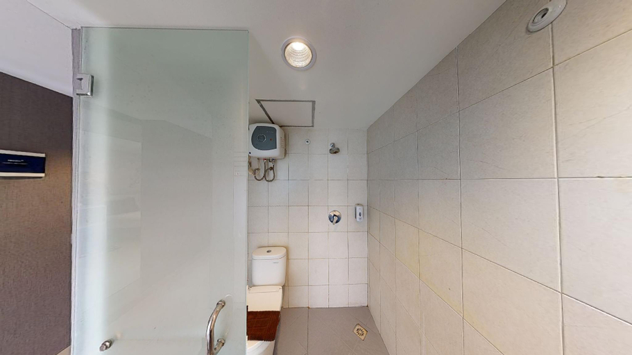 bathroom 4