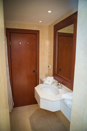 Bathroom 4, Maritsas Hotel & Suites, Thessaly