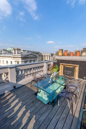 Room 3, Penthouse With Rooftop Overlooking British Museum, London