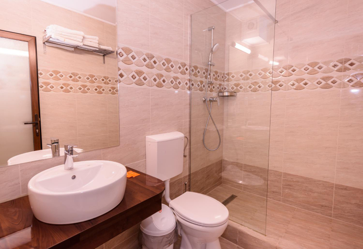 Bathroom 3, Complex Lorena, Navodari