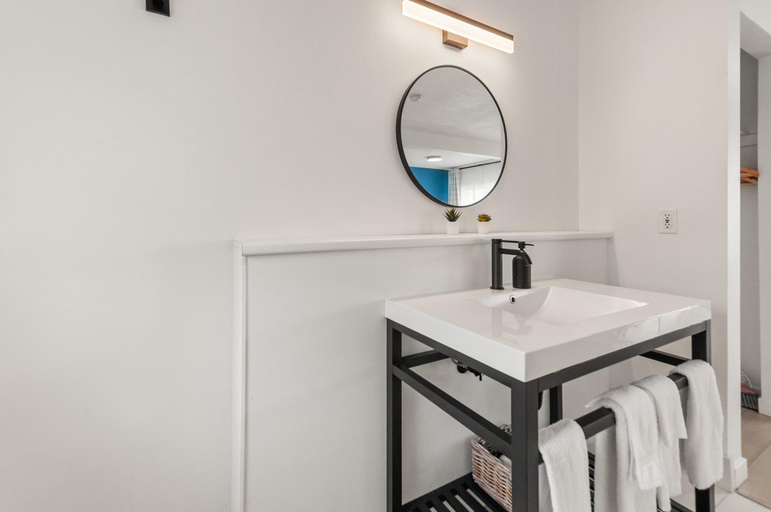 Bathroom 3, Kettle Valley Beach Resort, Okanagan-Similkameen