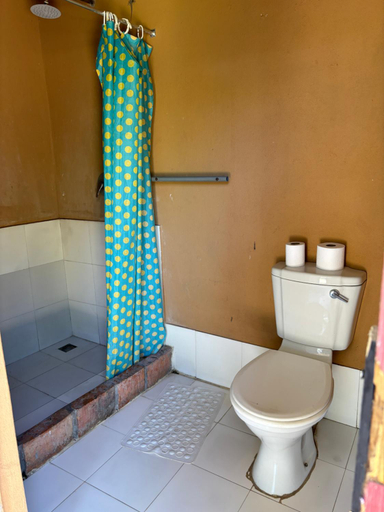 Bathroom 3, Mozambeat Motel, Jangamo