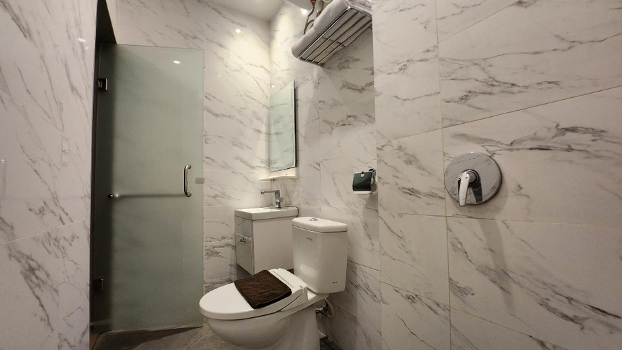 bathroom 4