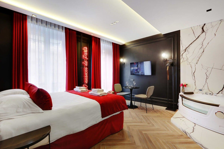Room 3, Luxurious Suite With AC Le Marais Beaubourg, Paris
