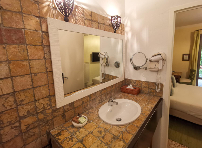 Bathroom 5, Hotel Sous les Figuiers, Bouches-du-Rhône