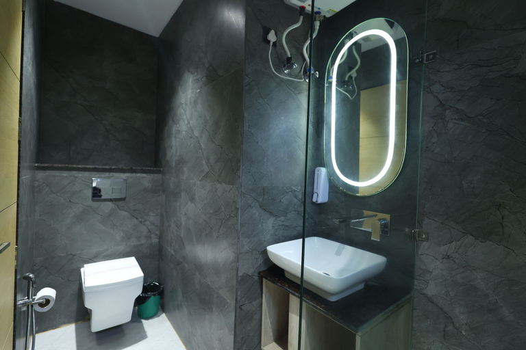 Bathroom 4, Hotel sar kamla dham, Mathura